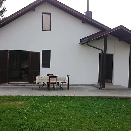 Weekend House Dubrave בית נופש